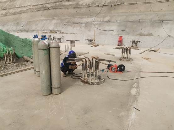 图片包含 户外, 建筑, 街道, 空地 AI 生成的内容可能不正确。