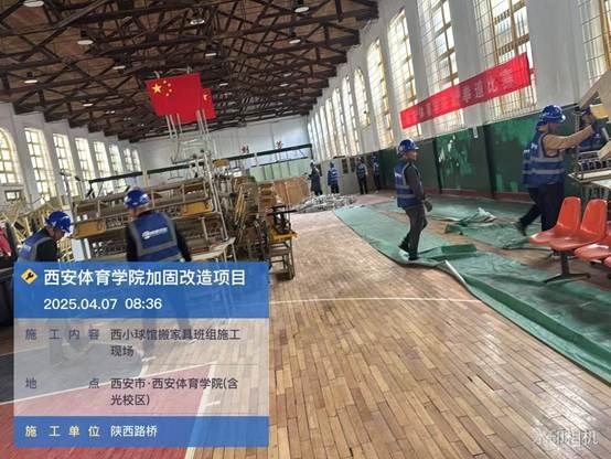 图片包含 室内, 建筑, 桌子, 男人 AI 生成的内容可能不正确。