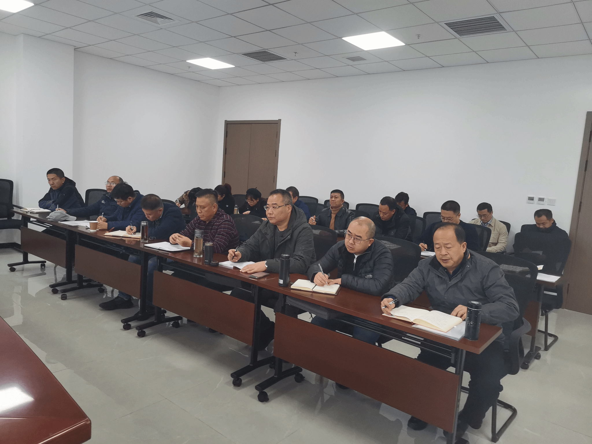 诸侯快讯召开本科教育教学审核评估专家入校考察阶段准备工作会议